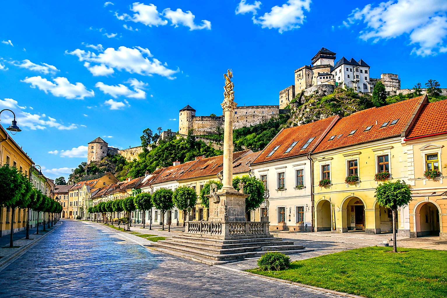 Trencin-–-Castle-Above-the-Plague-Column